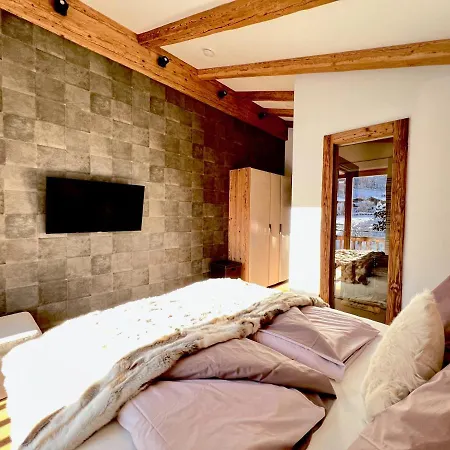 Domek alpejski Hideaway Design By Belle
