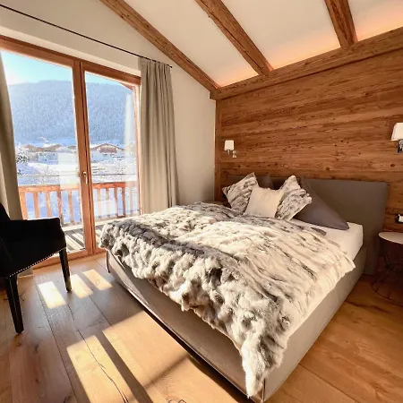 Domek alpejski Hideaway Design By Belle *
