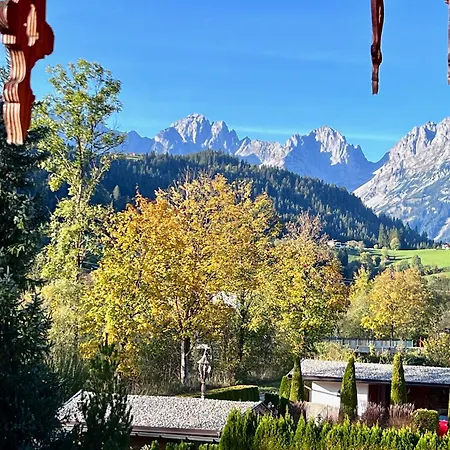 Hideaway Design By Belle 木屋