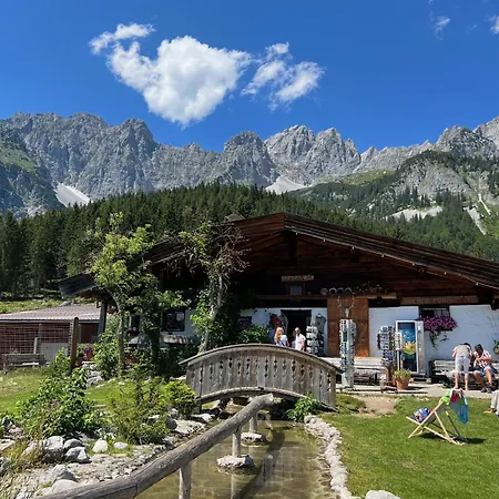 Domek alpejski Hideaway Design By Belle *